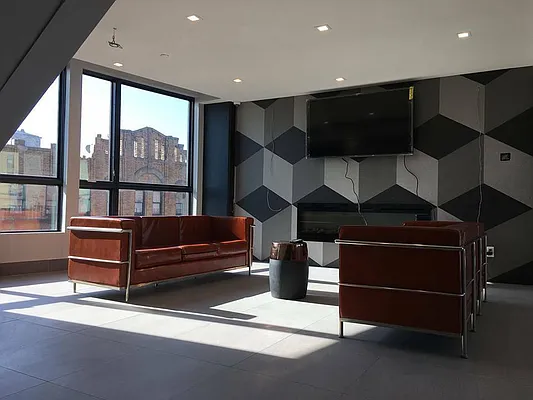 Rented by Manhattan Management LLC | media 43