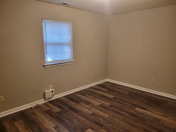 3rd image of 215 Kentucky Dr #0