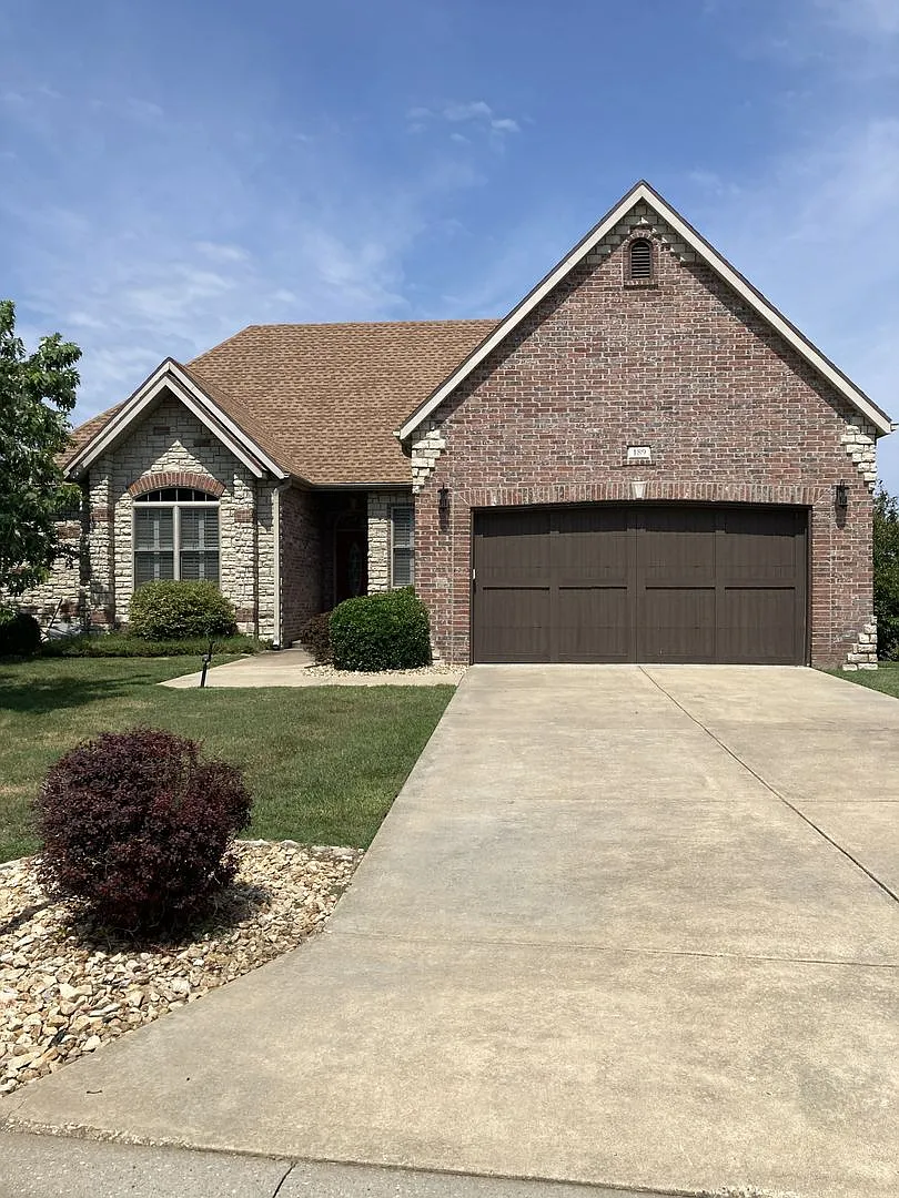 Stunning Ozark Hills Views & Spacious Luxury Living! — Photo 1