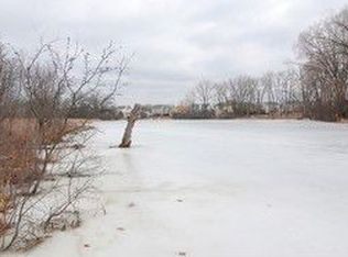 827 Woodland Dr, Antioch, IL