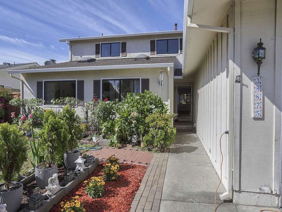 2nd image of 38875 Helen Way