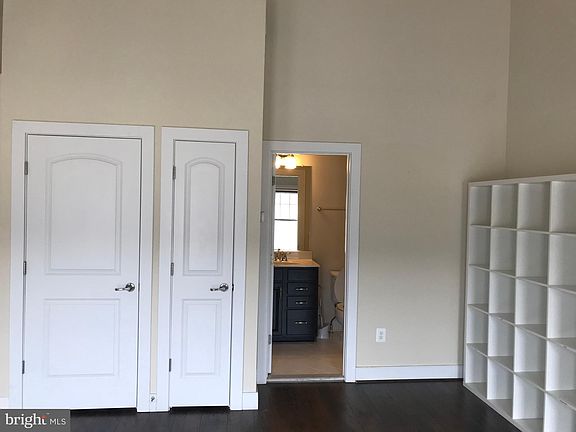 5th image of 217 Goodall St Unit 5