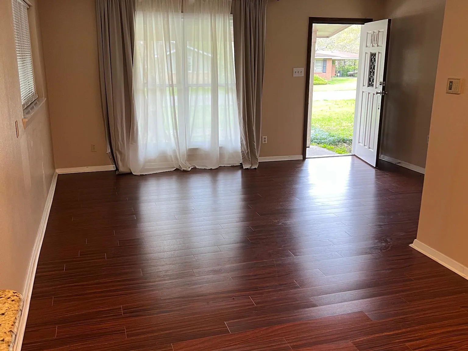 4 bed, 2.5 bath, 2148 sqft, $2,000 — Photo 4