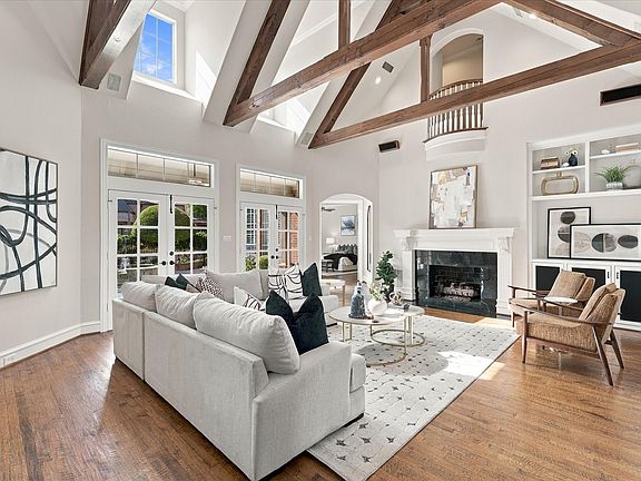 4th image of 2104 Sutton Pl