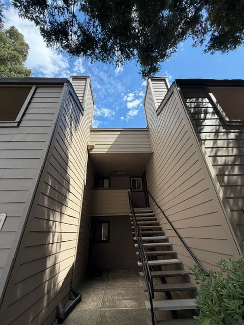 Nice 1 Bedroom and 1 Bathroom Condo $1,450.00 — Photo 1