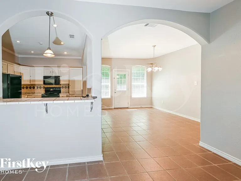 4447 Donalbain Dr — Photo 4