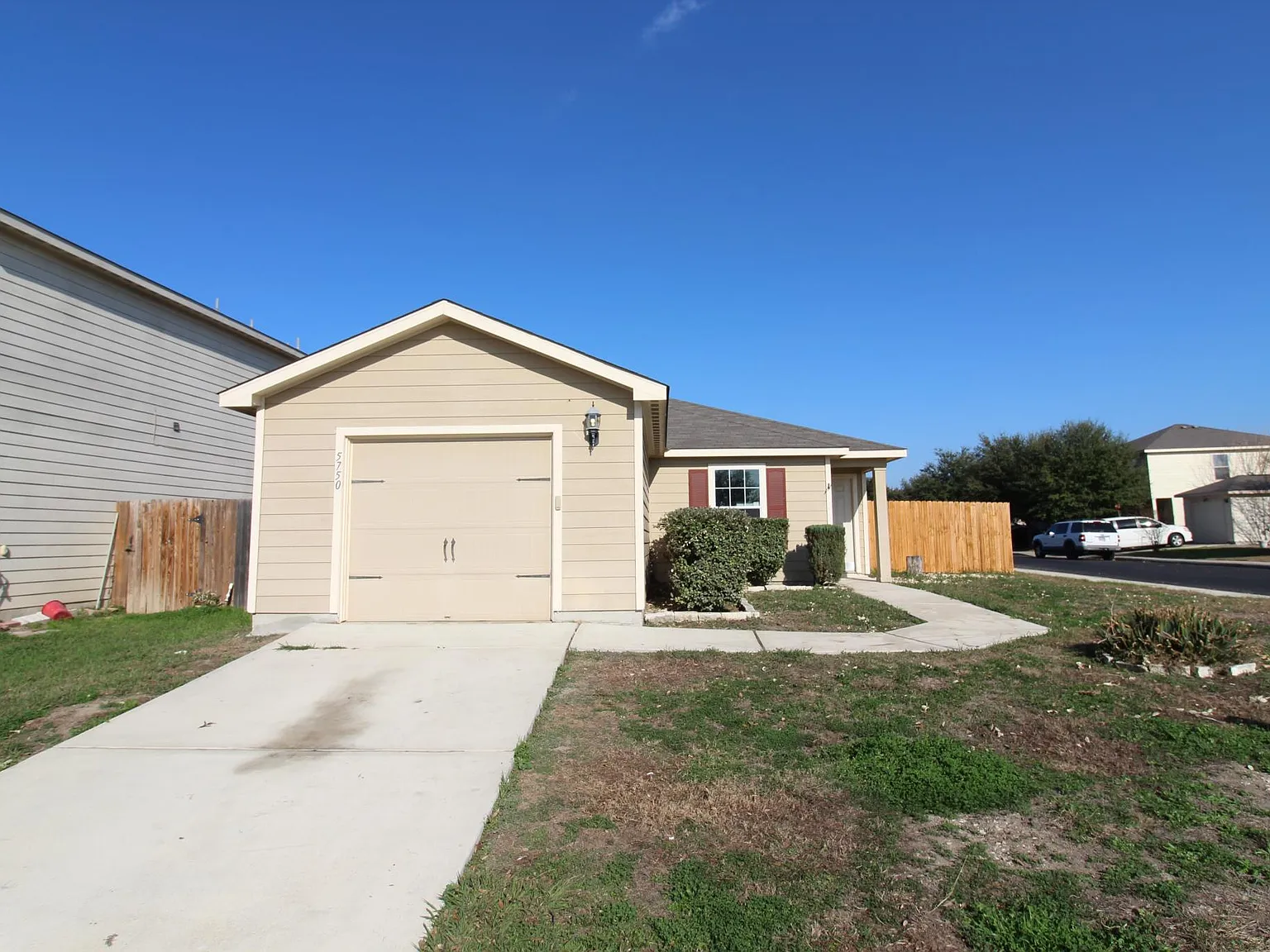 3 bed, 1097 sqft, $1,700 — Photo 1
