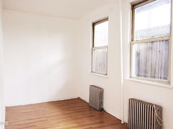 3rd image of 43 Richardson St APT 1