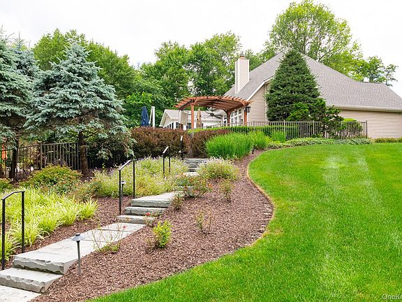 4th image of 8 Glen Brook Court