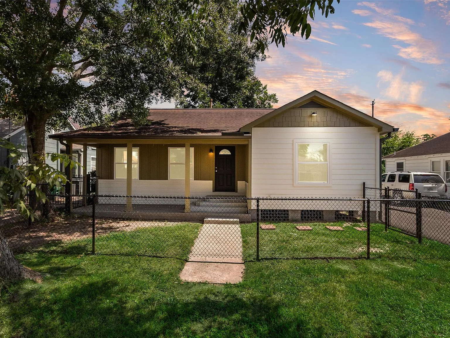 2 bed, 1.0 bath, 1142 sqft, $1,850 — Photo 1