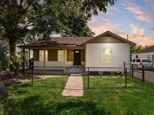 3514 Moore St, Houston, TX 77009