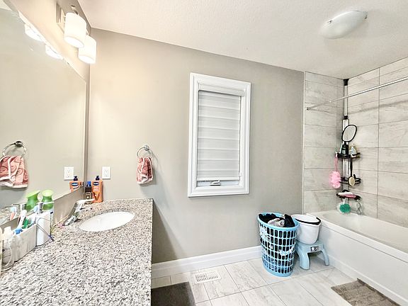 5th image of 3089 Turner Cres