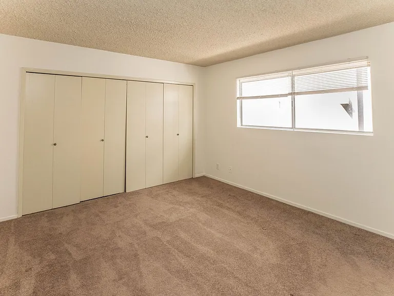 963 S Barrington Ave #7 — Photo 7