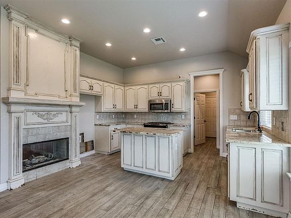 5th image of 2800 SW 107th St