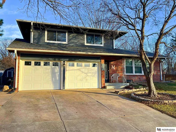 2242 Heather Ln, Lincoln, NE 68512