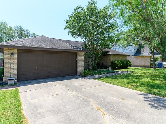 3rd image of 4724 Lakeway Dr