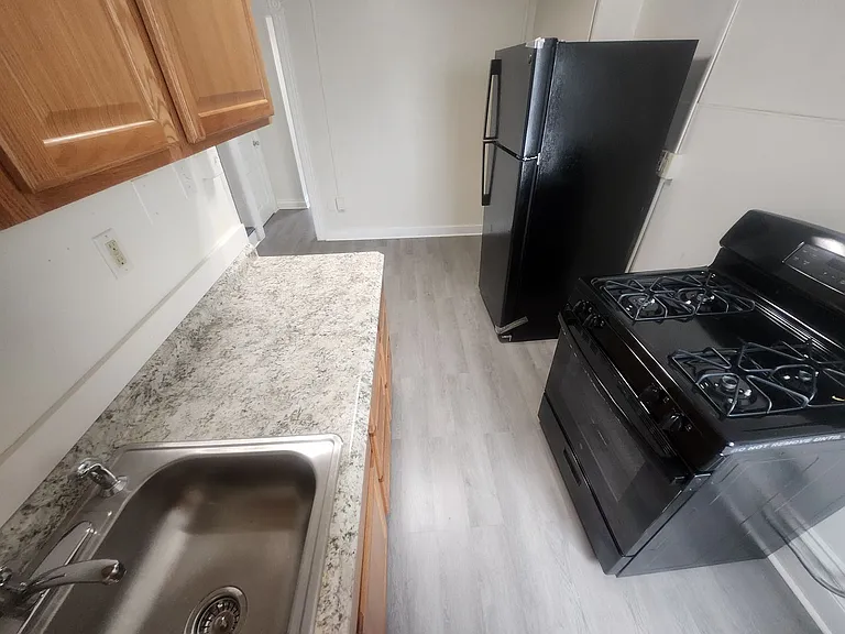448 W Turner St — Photo 12