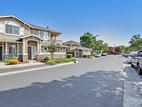 2nd image of 352 Powerscourt Way