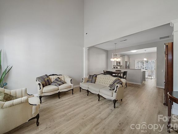 3rd image of 11719 Woodmere Trace Dr