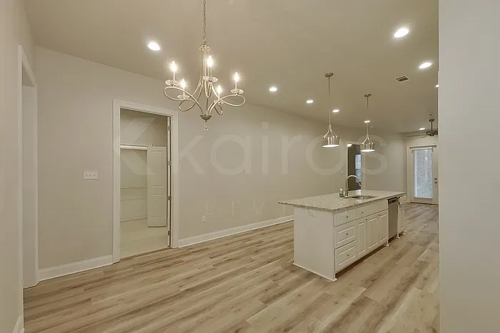 3 bed, 2.0 bath, 1505 sqft, $1,925 — Photo 2