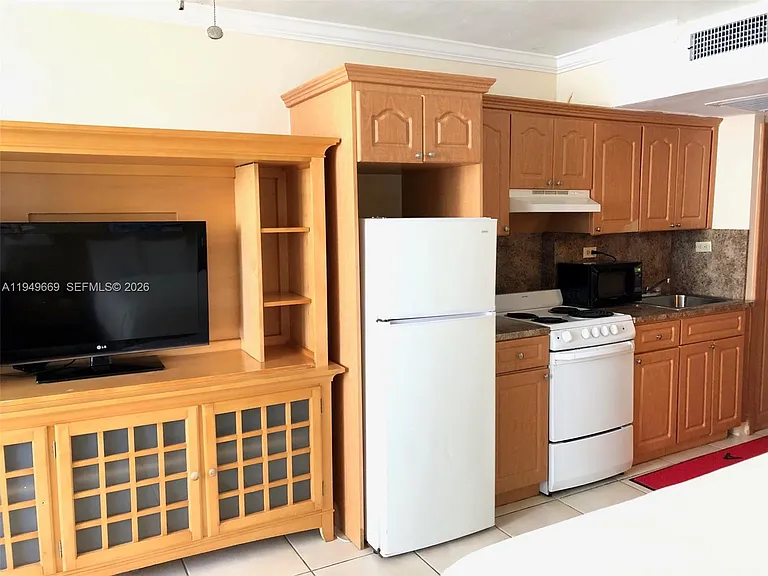 19201 Collins Ave #823 — Photo 10