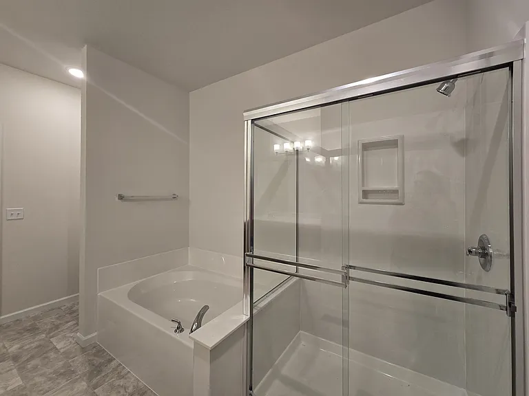 140 Sterling Dr — Photo 23