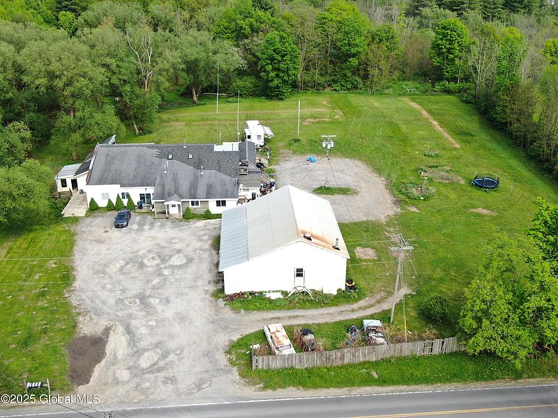 5th image of 389 McKay Road