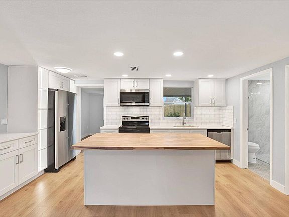 2nd image of 5200 Dove Dr