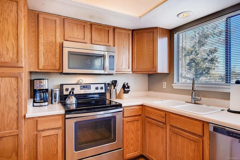 4 bed, 1898 sqft, $3,145 — Photo 4