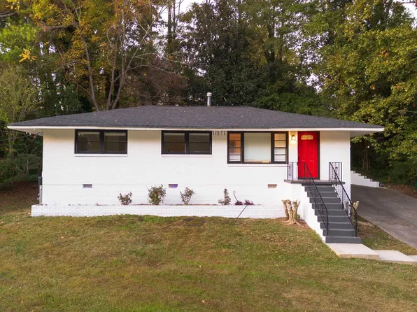 680 Valley View Dr, Forest Park, GA 30297