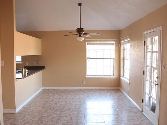 2nd image of 4612 Maureen Cir