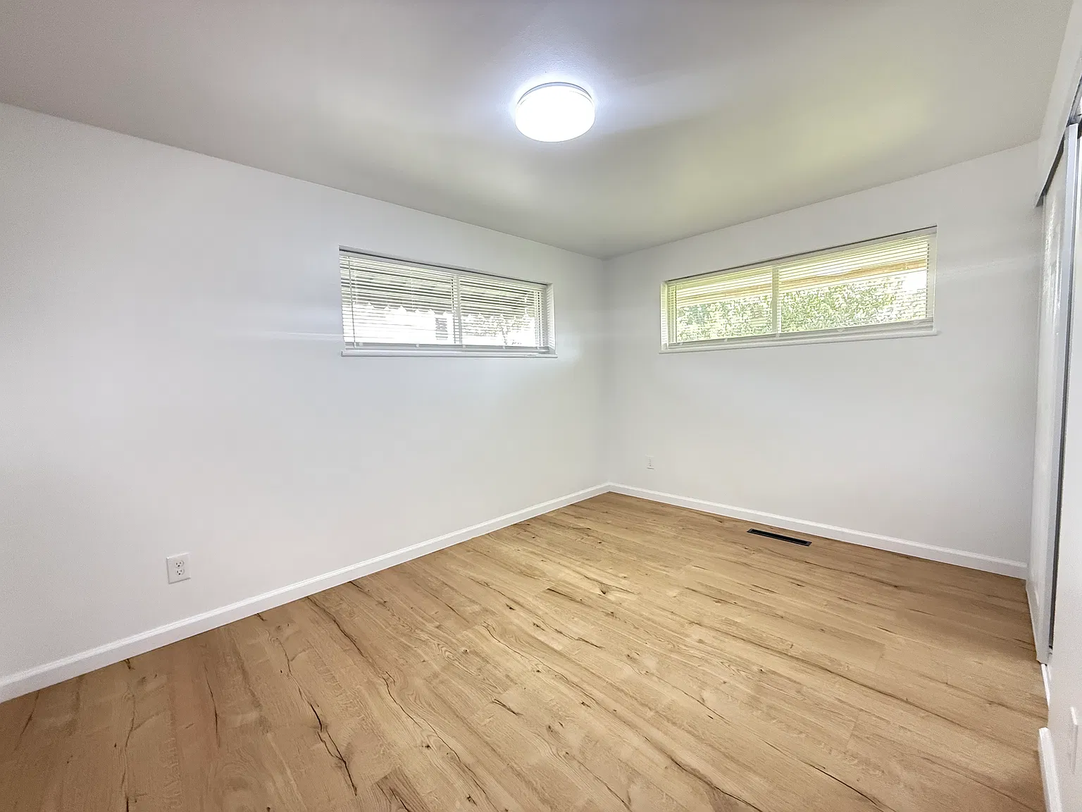 3 bed, 1080 sqft, $1,600 — Photo 3