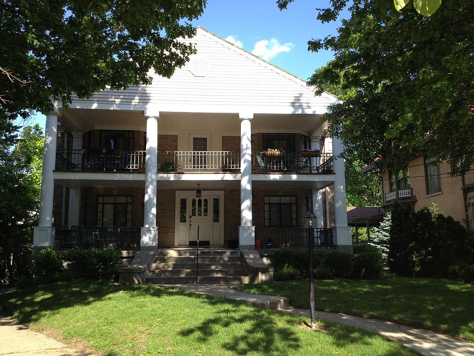 Located in 5 unit in the Clifton Gaslight. Quiet area and just a couple of blocks from Ludlow's business district.