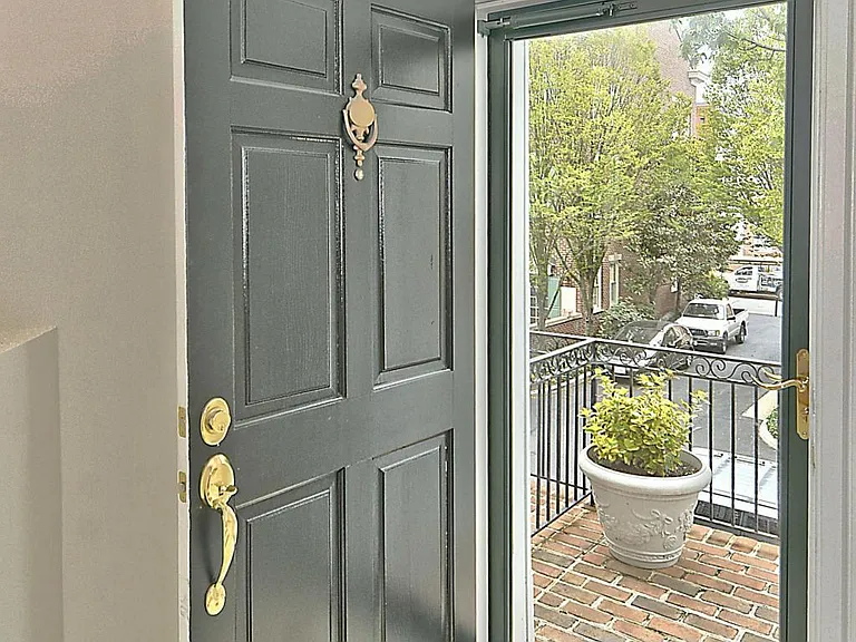 720 Battery Pl — Photo 2