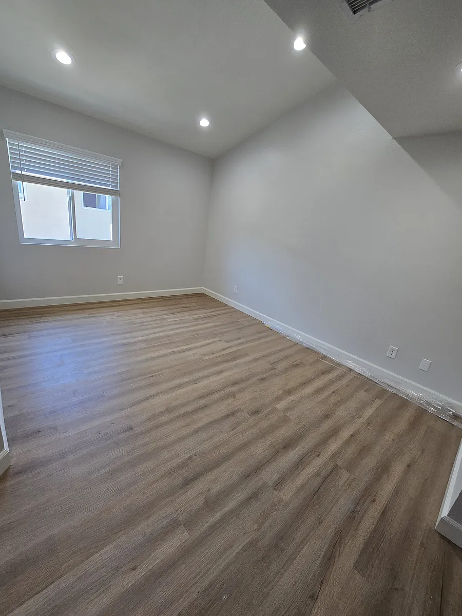 Building Photo - 2400 W Commonwealth Ave #B