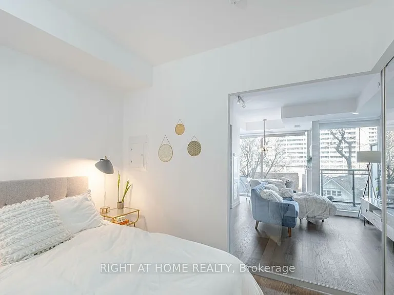 17 Dundonald St #403 — Photo 14