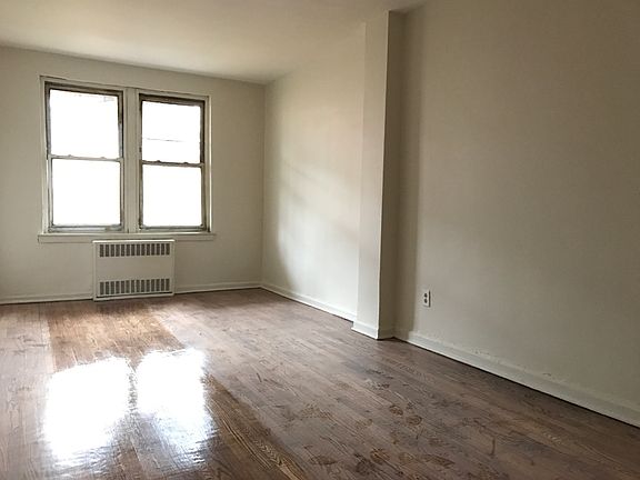 5th image of 1057 Burke Ave