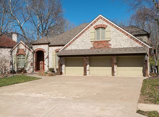 2209 E Nottingham St, Springfield, MO 65804