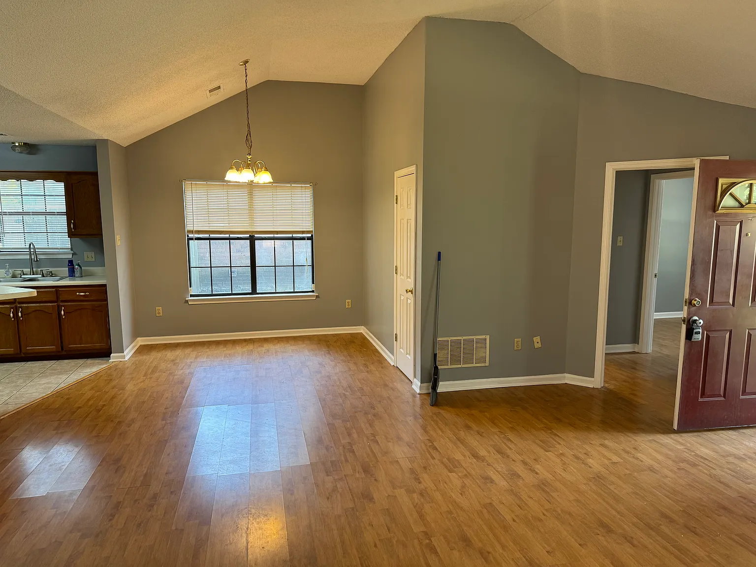 2 bed, 1235 sqft, $1,450 — Photo 3