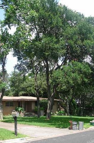 2nd image of 2407 Vance Ln
