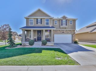 826 W Churchhill Downs Dr, Kaysville, UT 84037