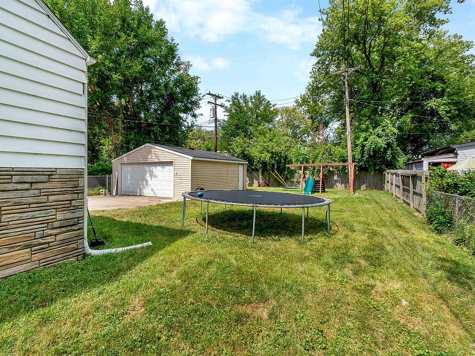 26630 Dartmouth St, photo 22