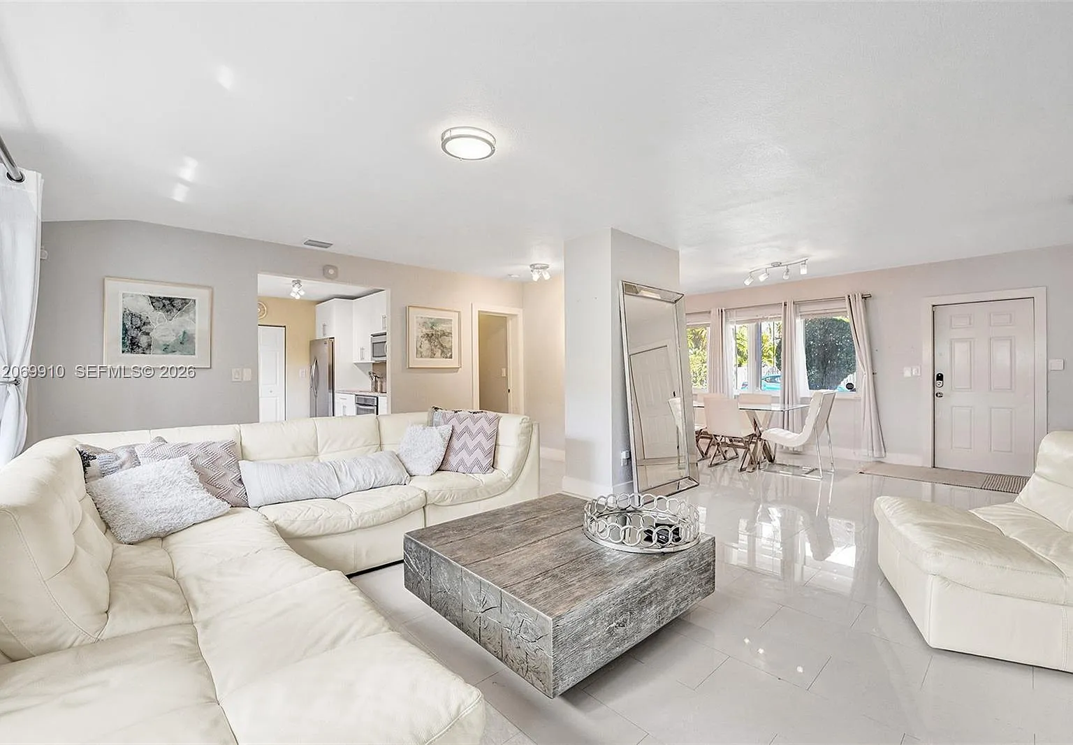4 bed, 1903 sqft, $4,500 — Photo 4