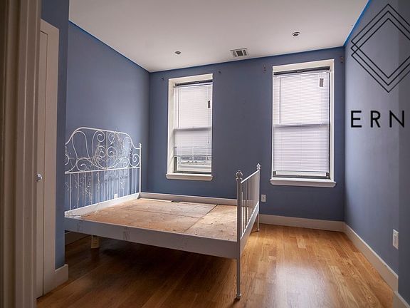 4th image of 921 Broadway #2E