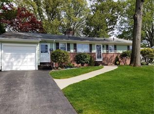 68 Mount View Dr, Cranston, RI 02920