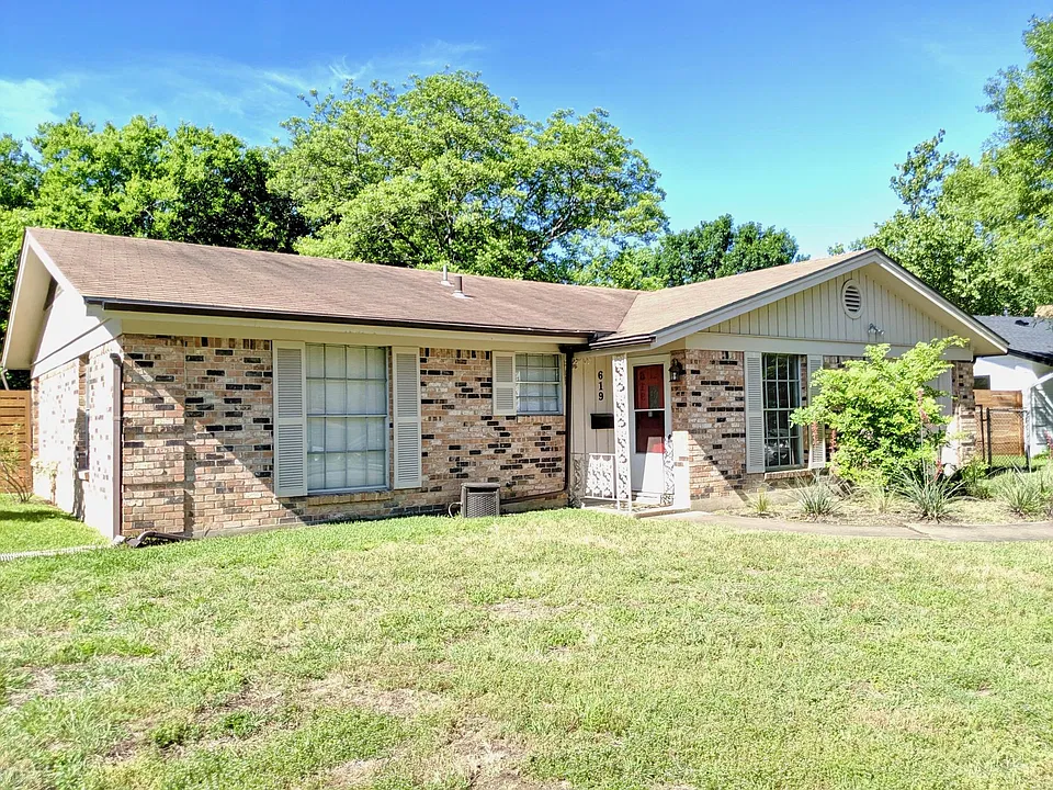 619 Long Bow Ln