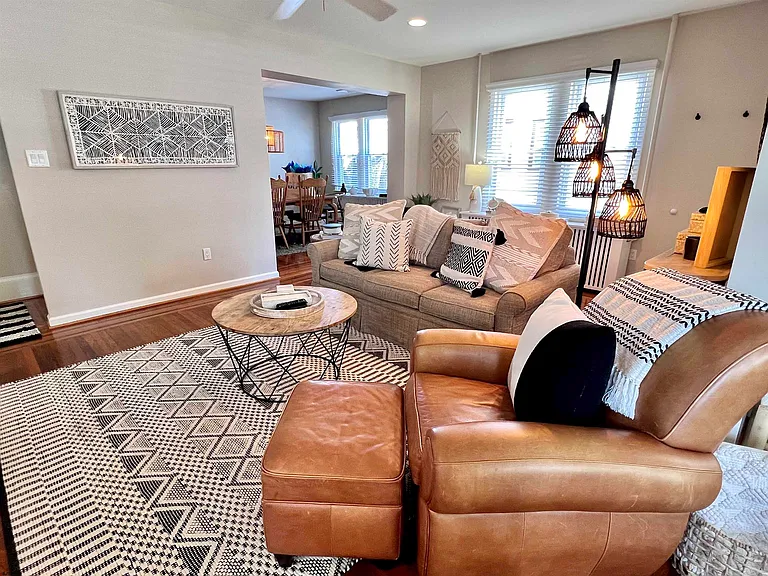 7407 Ventnor Ave — Photo 9