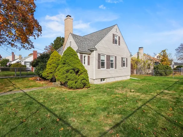 33 Amesbury St, Worcester, MA 01605