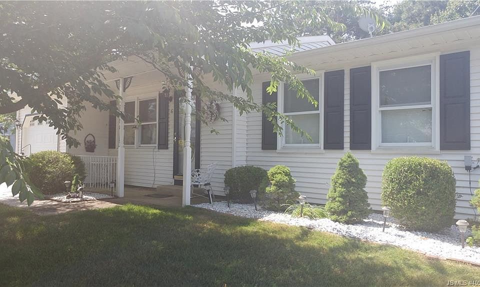 1st image of 6 Hampshire Ln #72
