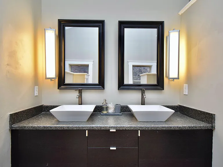 110 E 13th St #3 — Photo 24